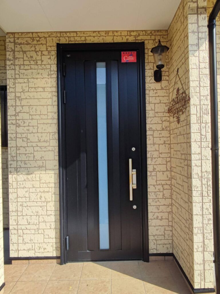 宇部市 玄関ドア交換 施工前 木目調