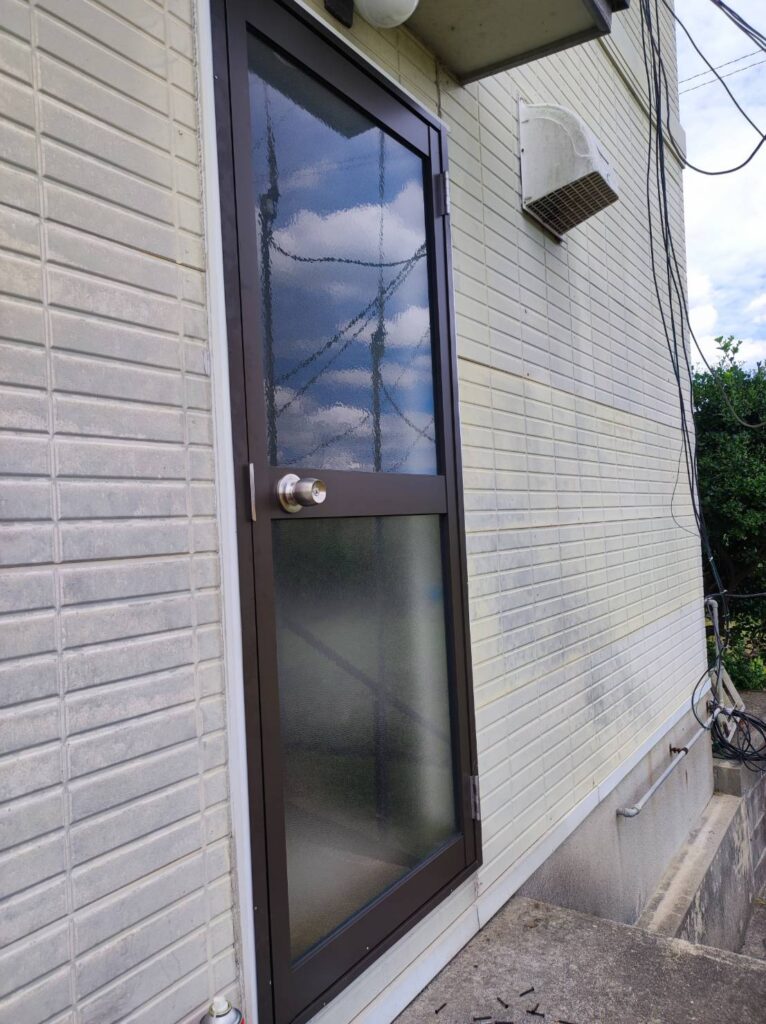 宇部市 勝手口ガラスドア交換完了