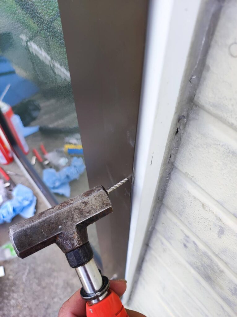 宇部市 勝手口ドア枠取り付け作業