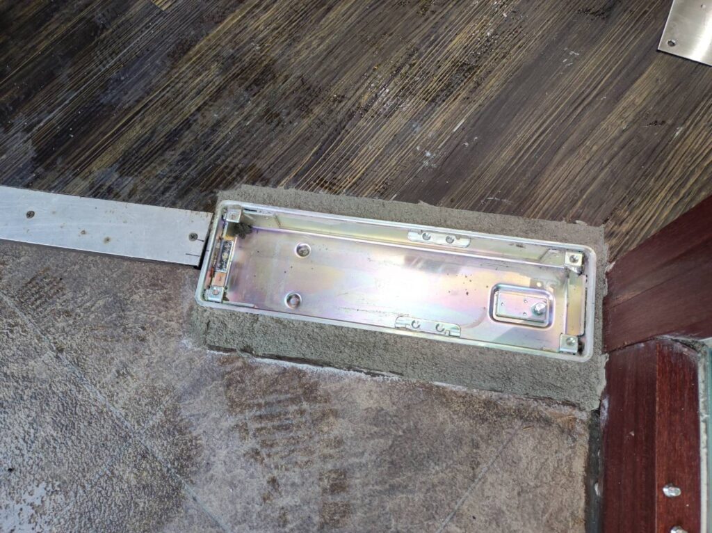 セメントケース交換作業