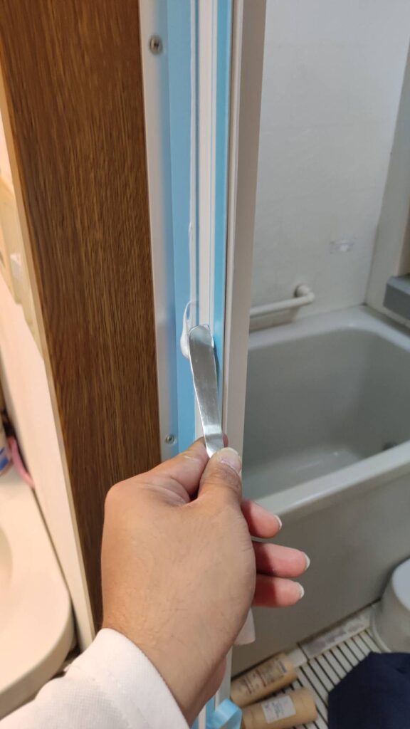 浴室ドアシーリング施工