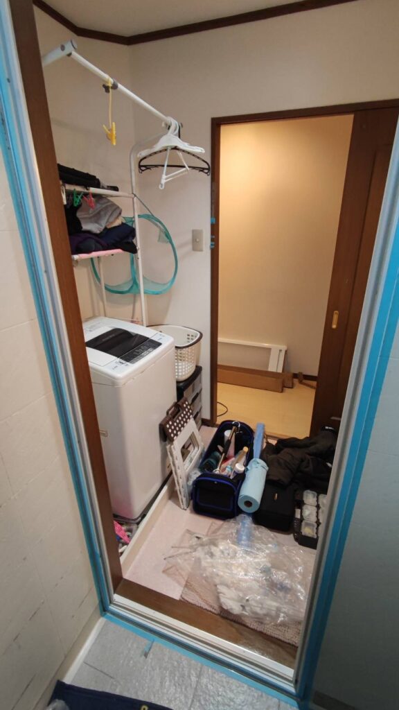 浴室ドア枠コーキング作業