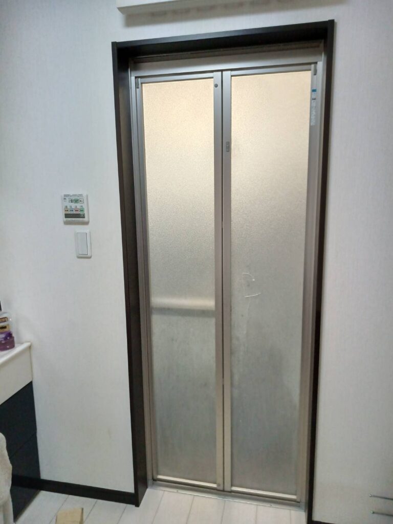 浴室折れ戸交換 アタッチメント工法 施工前