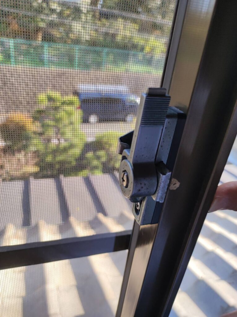宇部市の窓クレセント錠修理と交換の施工例