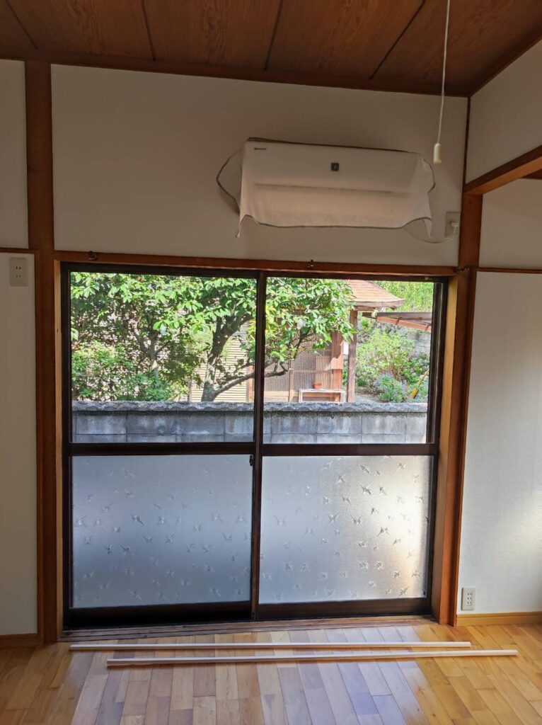 宇部市で内窓設置を行う前の既存窓の写真