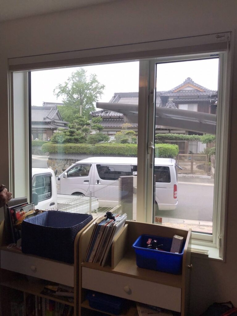宇部市で子供部屋の腰高窓にインプラス内窓を取り付ける前の状態