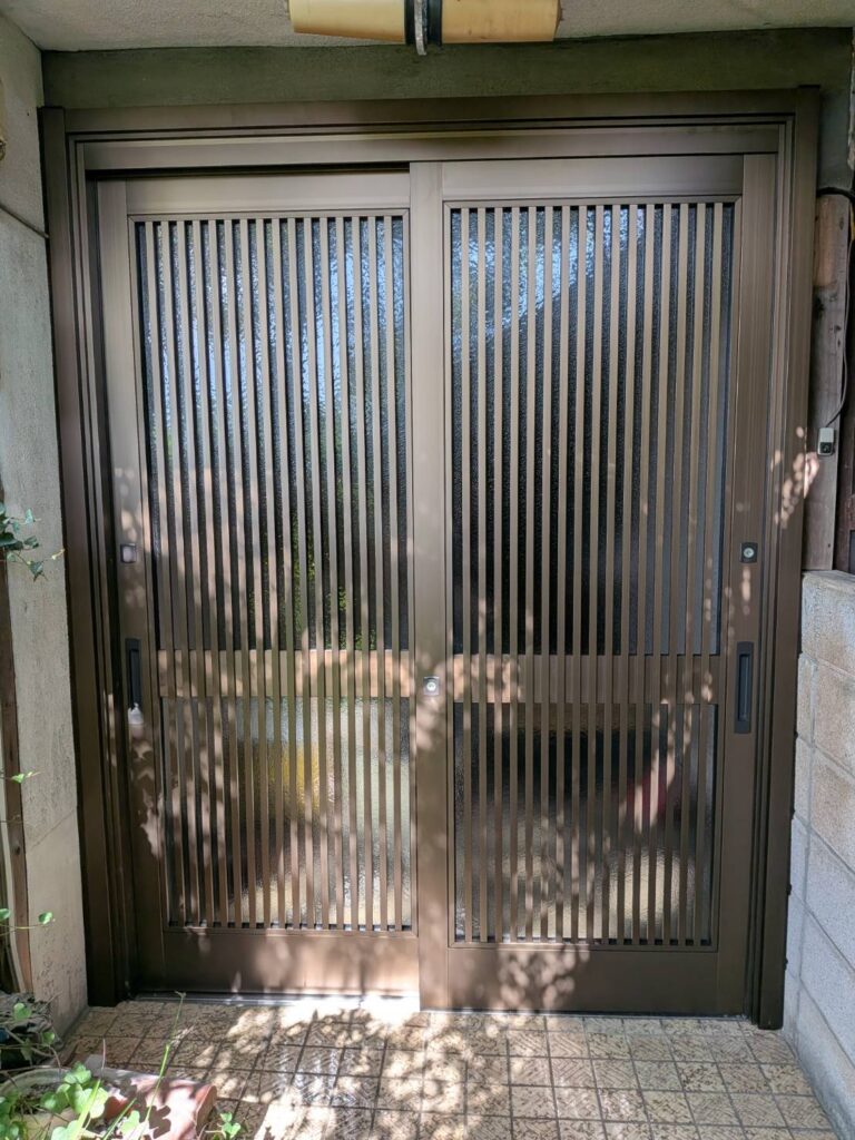 LIXILリシェント玄関引戸へ交換した完成写真