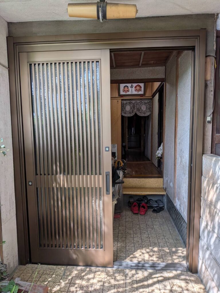 LIXILリシェント玄関引戸を開けた状態