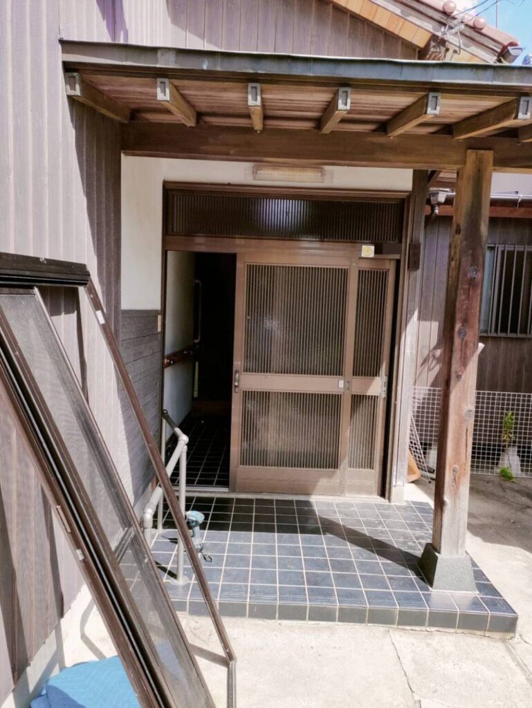 宇部市の玄関引戸交換工事 既設の玄関引戸