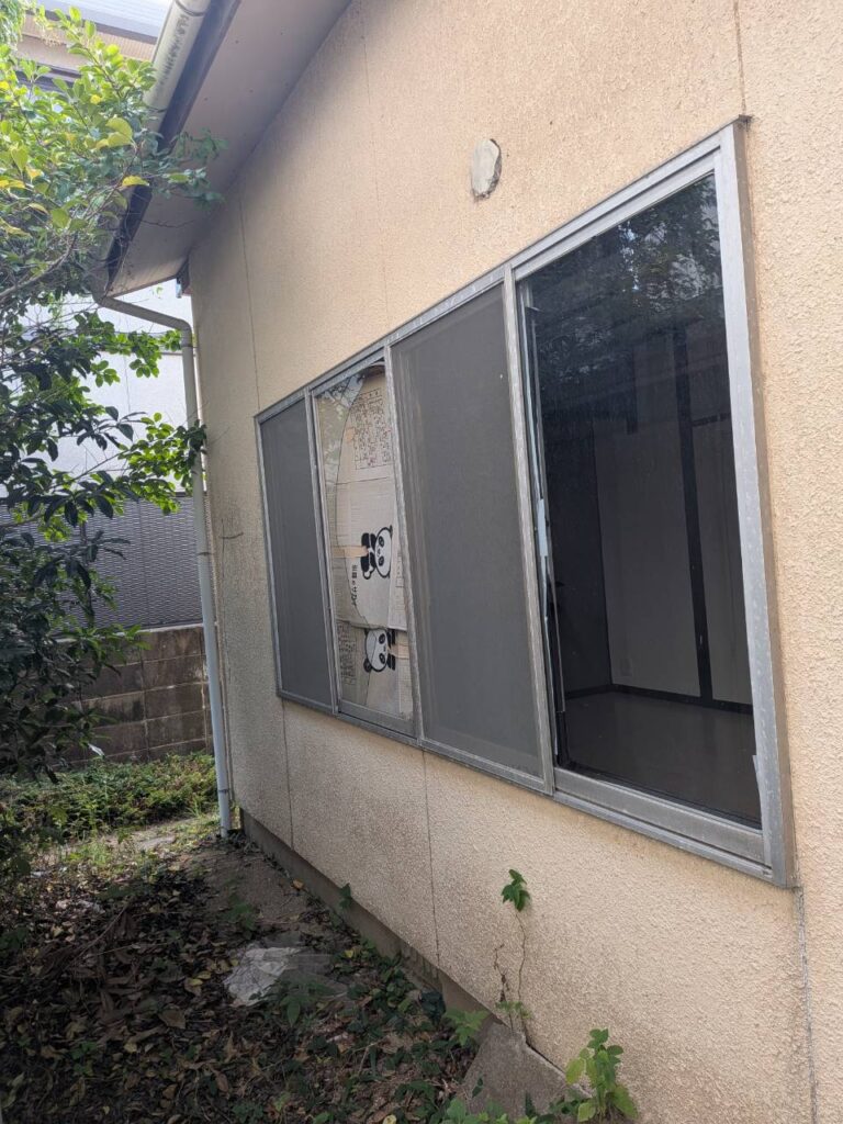 交換前の4枚建引違い窓の外観
