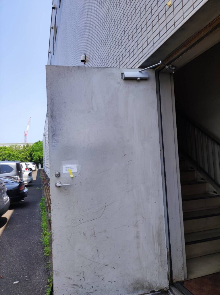 鉄扉ドアクローザー交換後