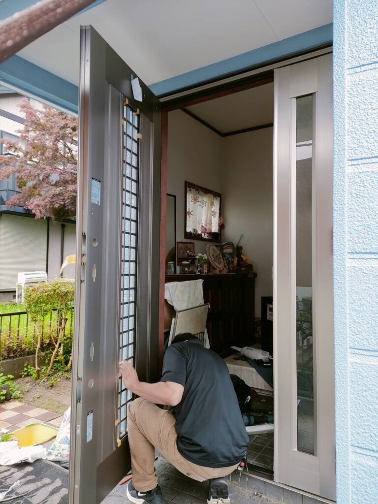 下関市で玄関ドア・勝手口ドア交換に対応する施工写真