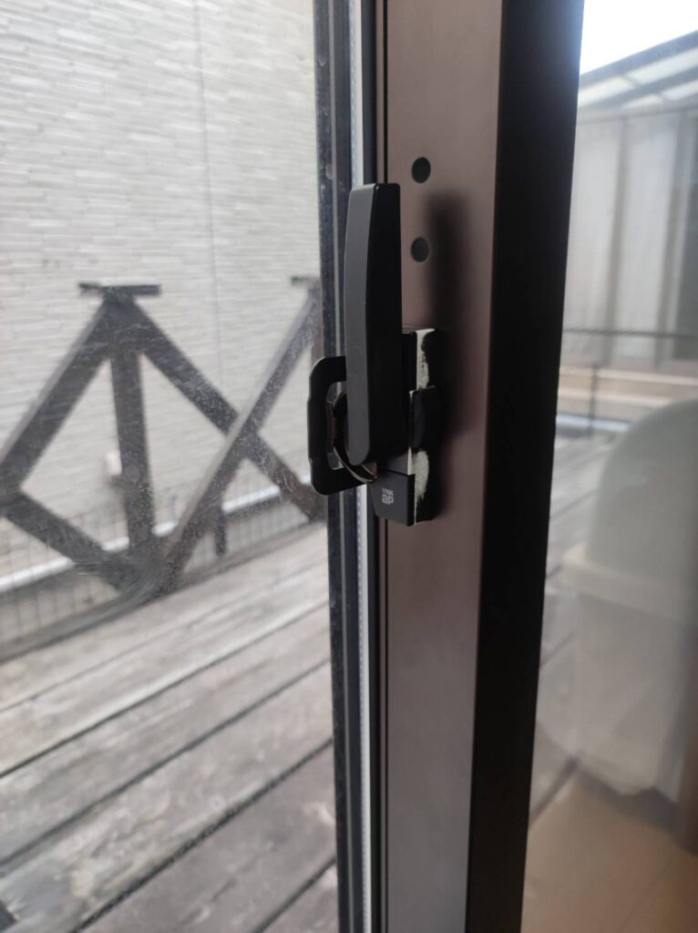 クレセント錠を再取り付けした状態