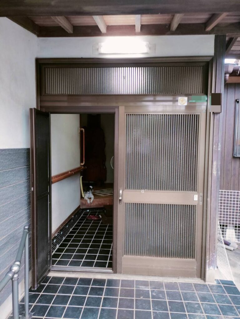 玄関引戸交換の施工前