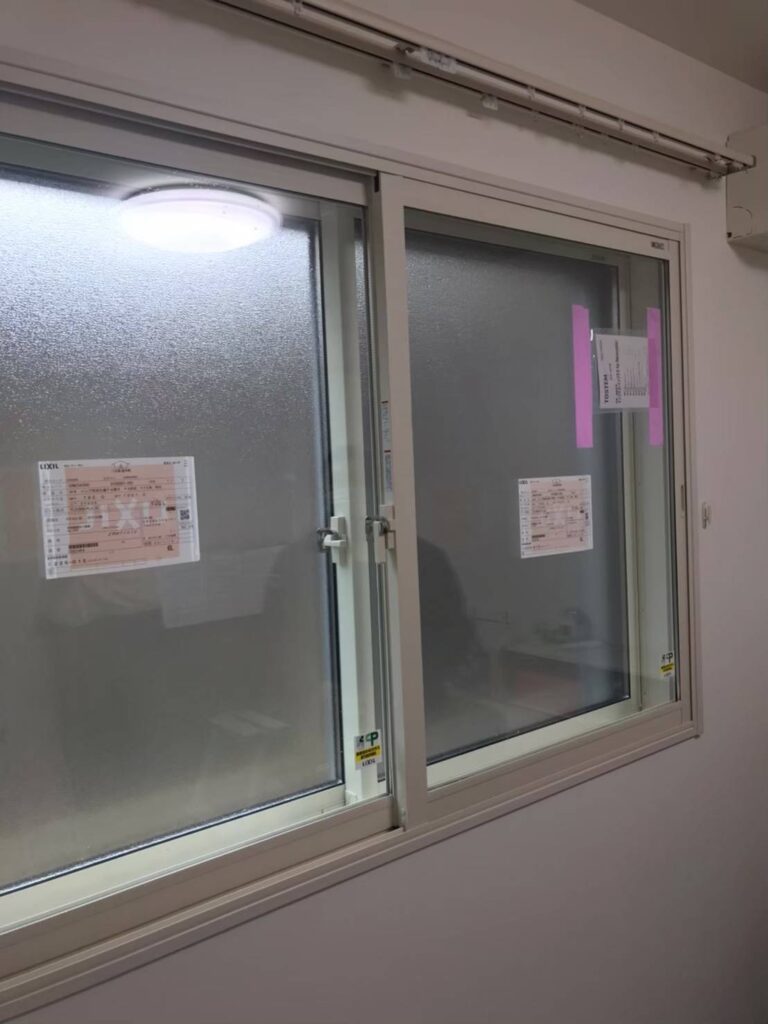 下関市でグランドピアノの防音対策として取り付けたLIXILインプラス