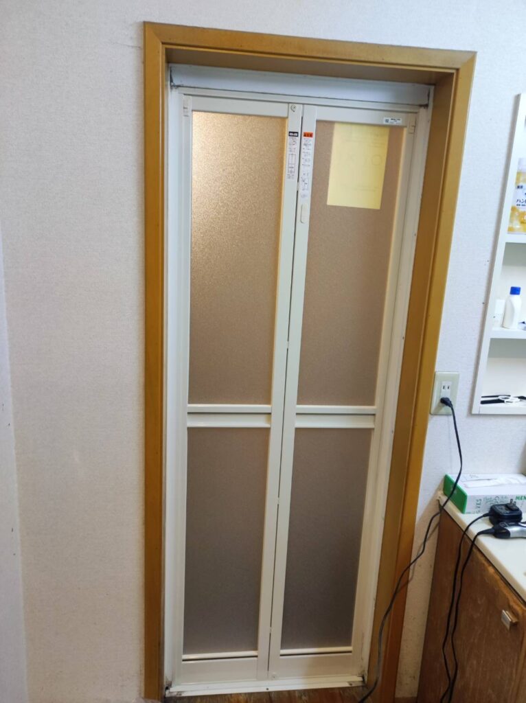 下関市でLIXILリシェント浴室ドアへ交換した施工後