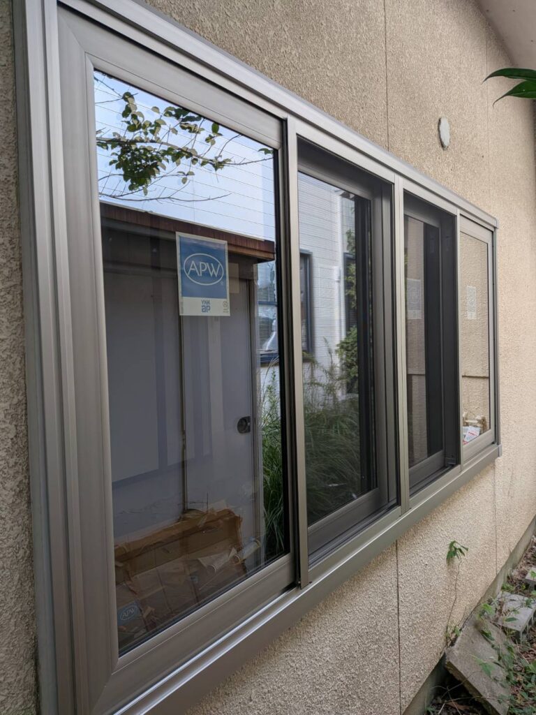 マドリモの4枚建ハイブリッド樹脂窓に交換した後の外観