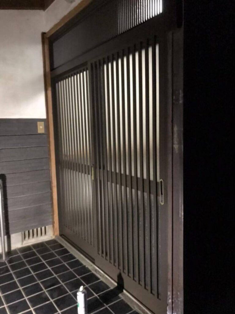 宇部市で玄関ドア・玄関引き戸を交換した施工後の玄関