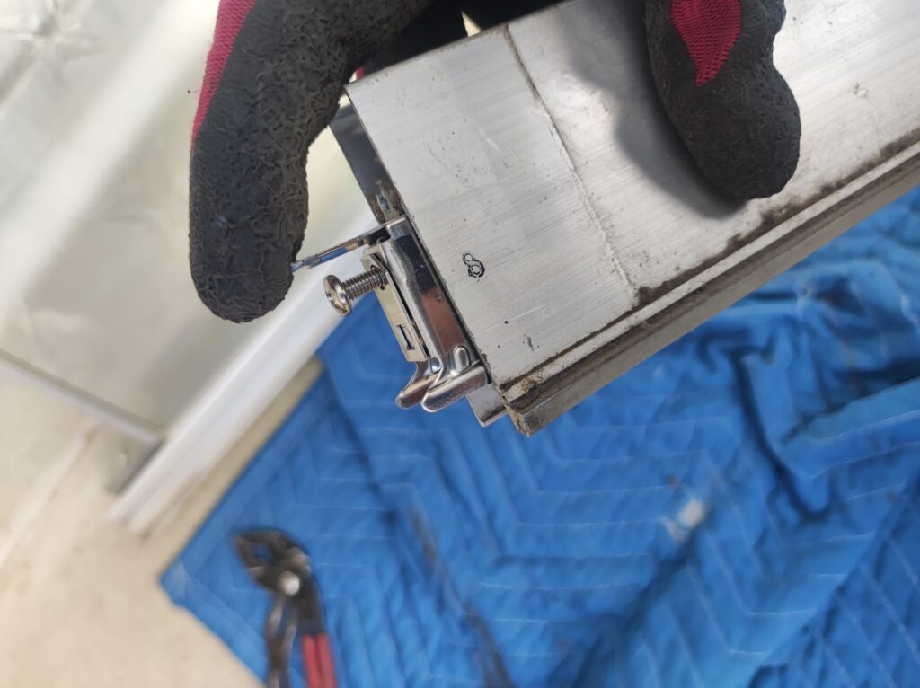 宇部市でサッシ戸車を修理・交換した施工後の写真