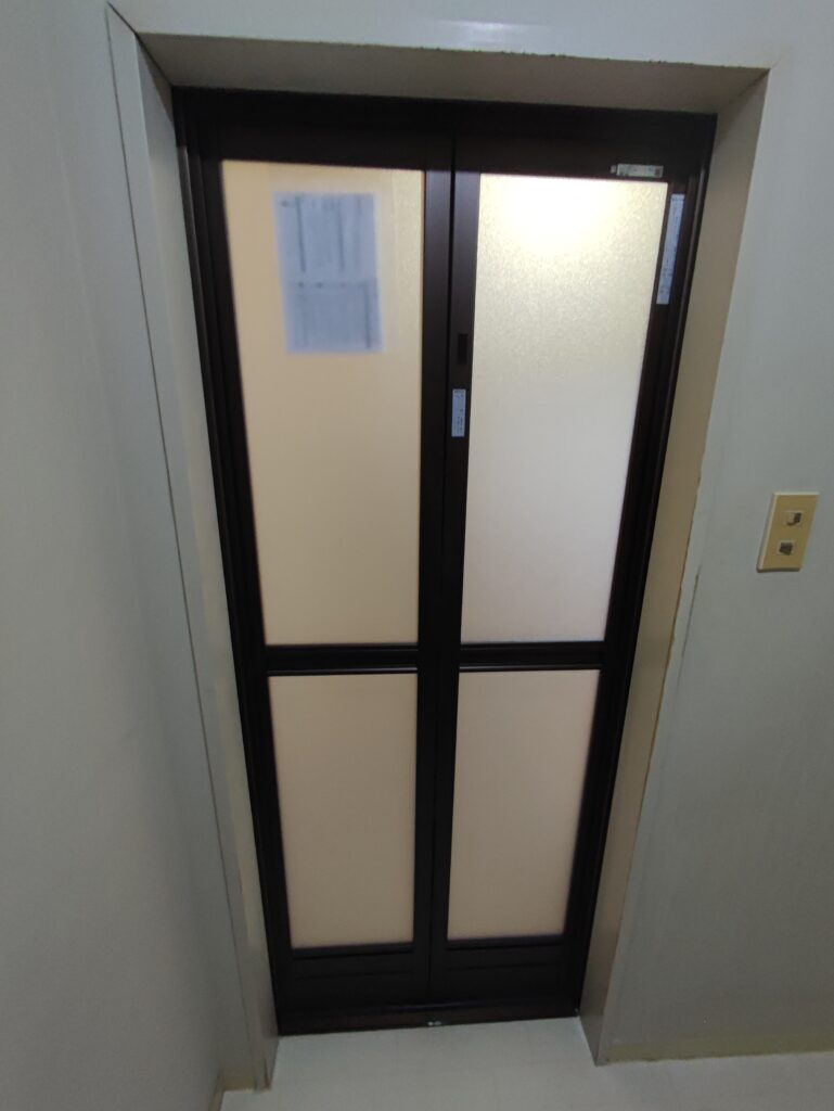 宇部市のYKK AP ドアリモ浴室折れ戸交換 施工後の脱衣場側